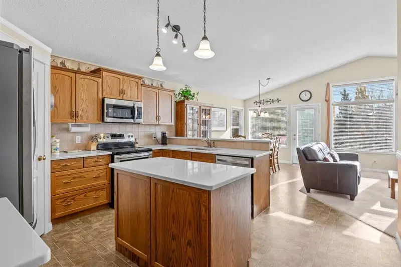 3 Tuscany Meadows Crescent NW, Calgary — photo 5 of 46