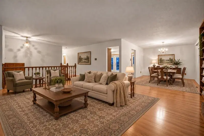 915 Lake Bonavista Drive SE, Calgary — photo 3 of 48