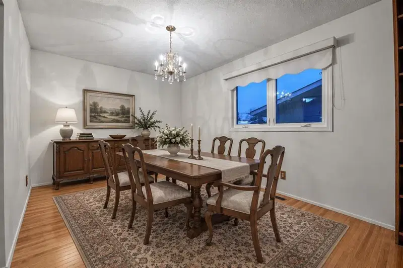 915 Lake Bonavista Drive SE, Calgary — photo 4 of 48