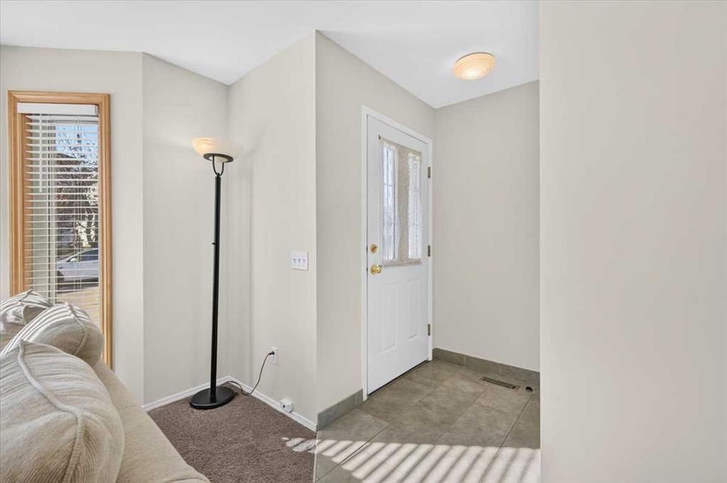 85 River Rock Circle SE, Calgary — photo 3 of 47