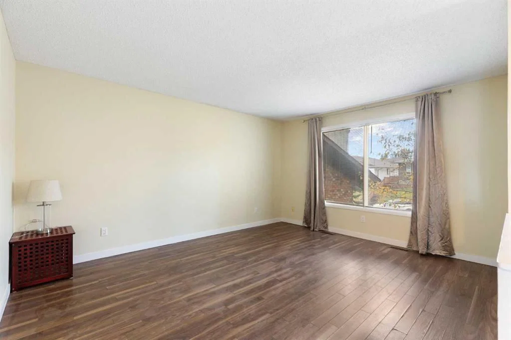 20 Dalhousie Crescent NW, Calgary — photo 3 of 38