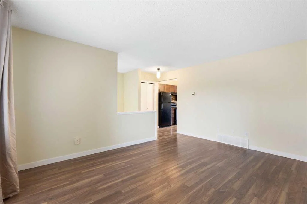 20 Dalhousie Crescent NW, Calgary — photo 5 of 38
