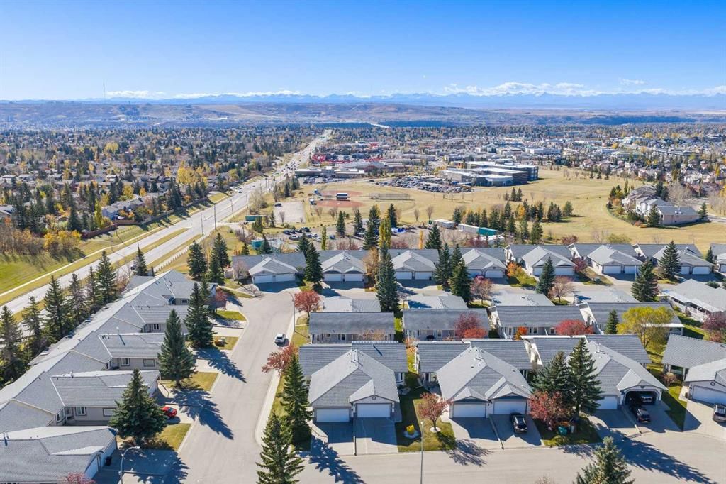 4 ARBOUR CLIFF Court NW, Calgary — photo 4 of 44