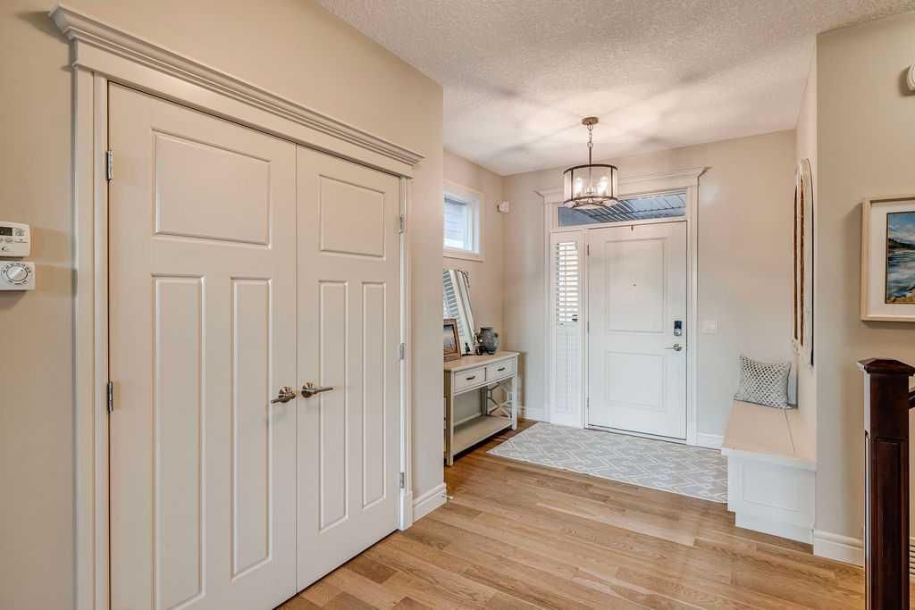 64 Cranbrook Crescent SE, Calgary — photo 5 of 39