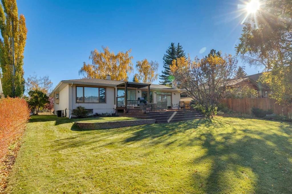 339 Wildwood Drive SW, Calgary — photo 5 of 23