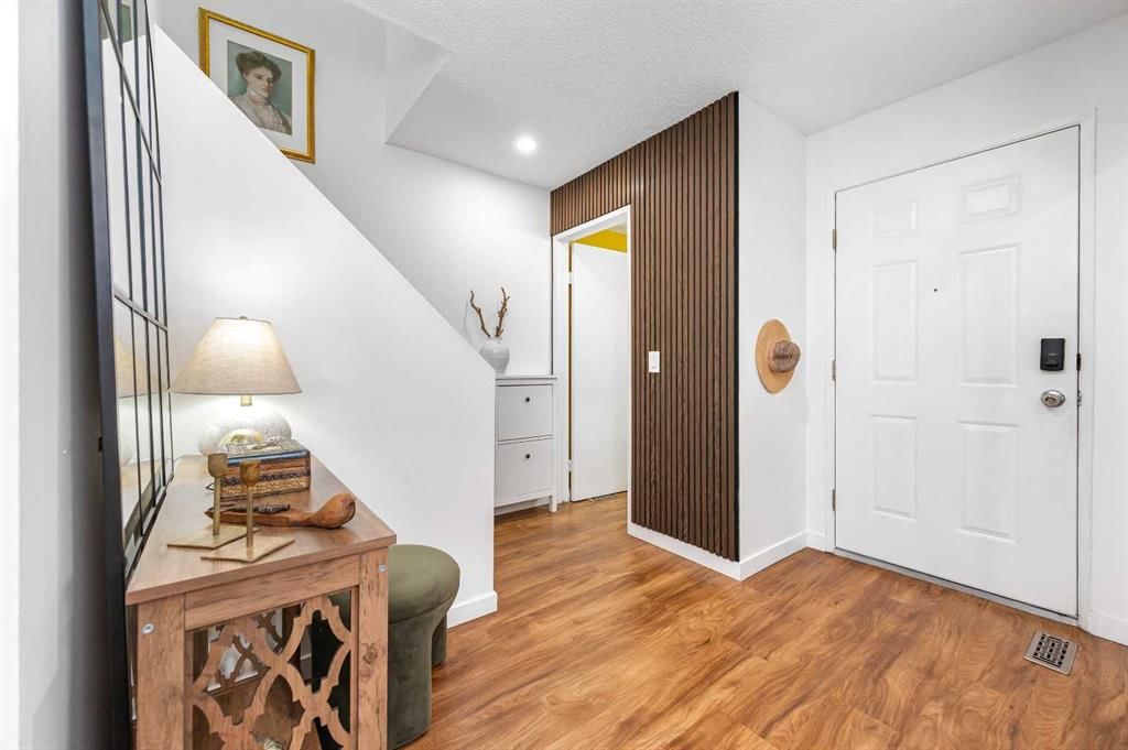 503 Signal Hill Green SW, Calgary — photo 4 of 40