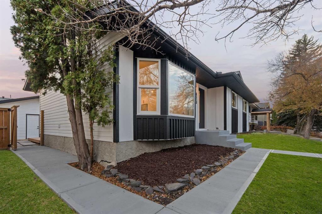 423 Queen Anne Way SE, Calgary — photo 3 of 49