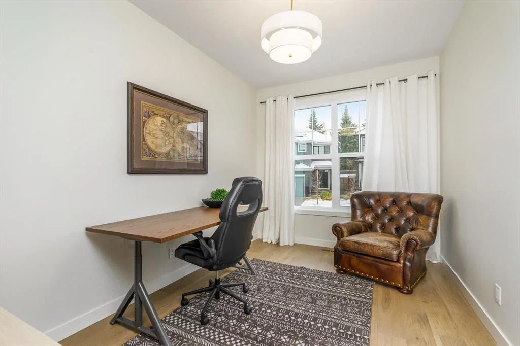 660 Shawnee Terrace SW, Calgary — photo 4 of 41