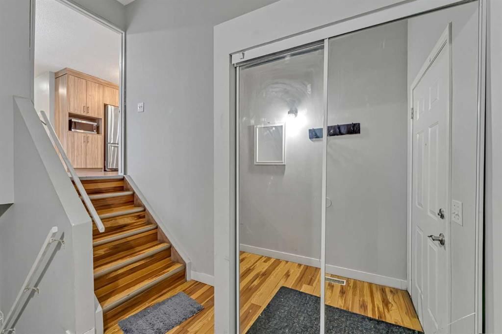 212 Coral Springs Circle NE, Calgary — photo 3 of 33