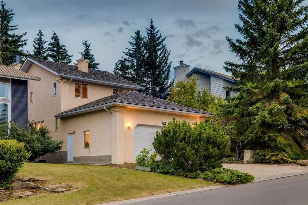 660 Coach Grove Road SW, Calgary — photo 2 of 45