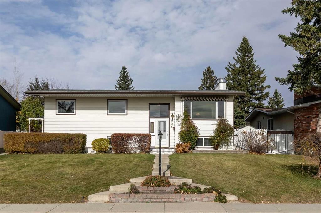 808 Stonehaven Road SW, Calgary — main listing photo