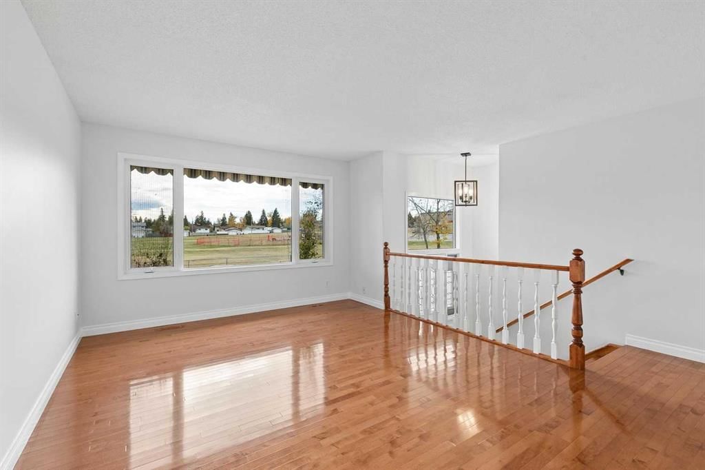 808 Stonehaven Road SW, Calgary — photo 4 of 50