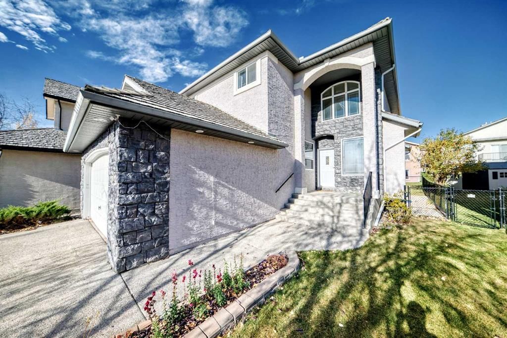 222 Royal Crest Place NW, Calgary — photo 2 of 48