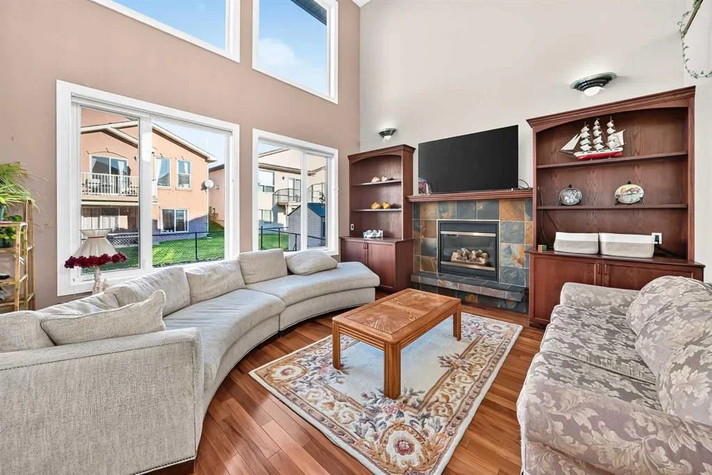 222 Royal Crest Place NW, Calgary — photo 5 of 48