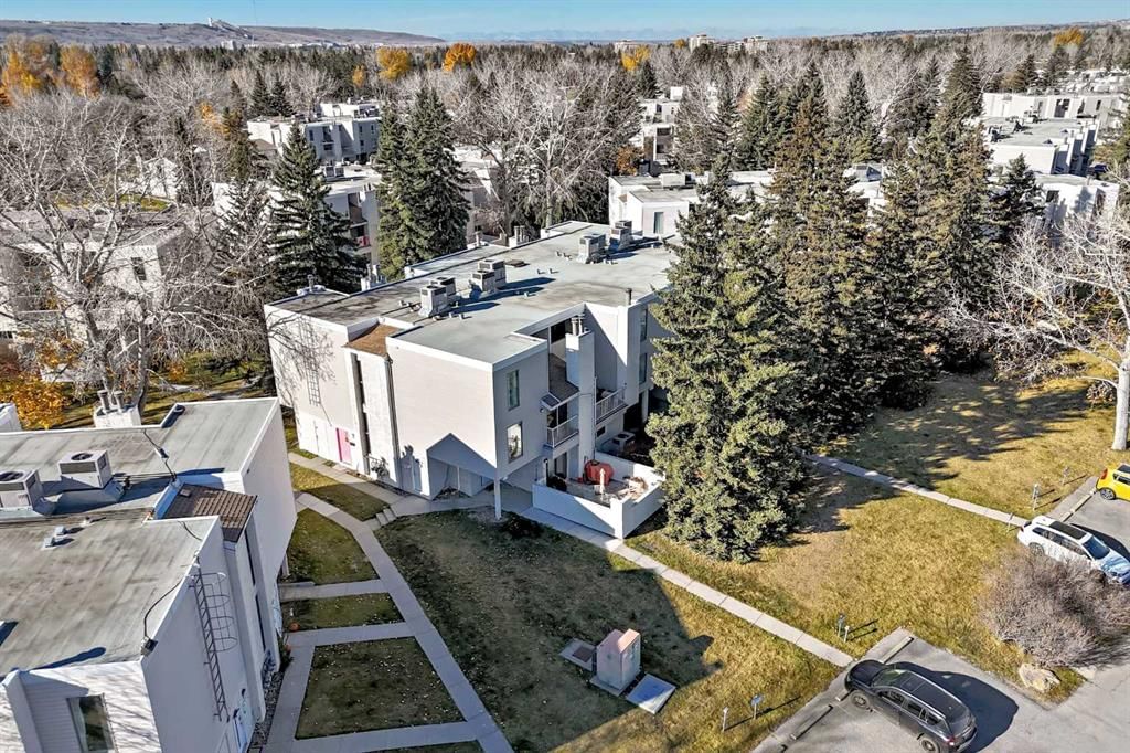 201, 3500 Varsity Drive NW, Calgary — photo 2 of 32