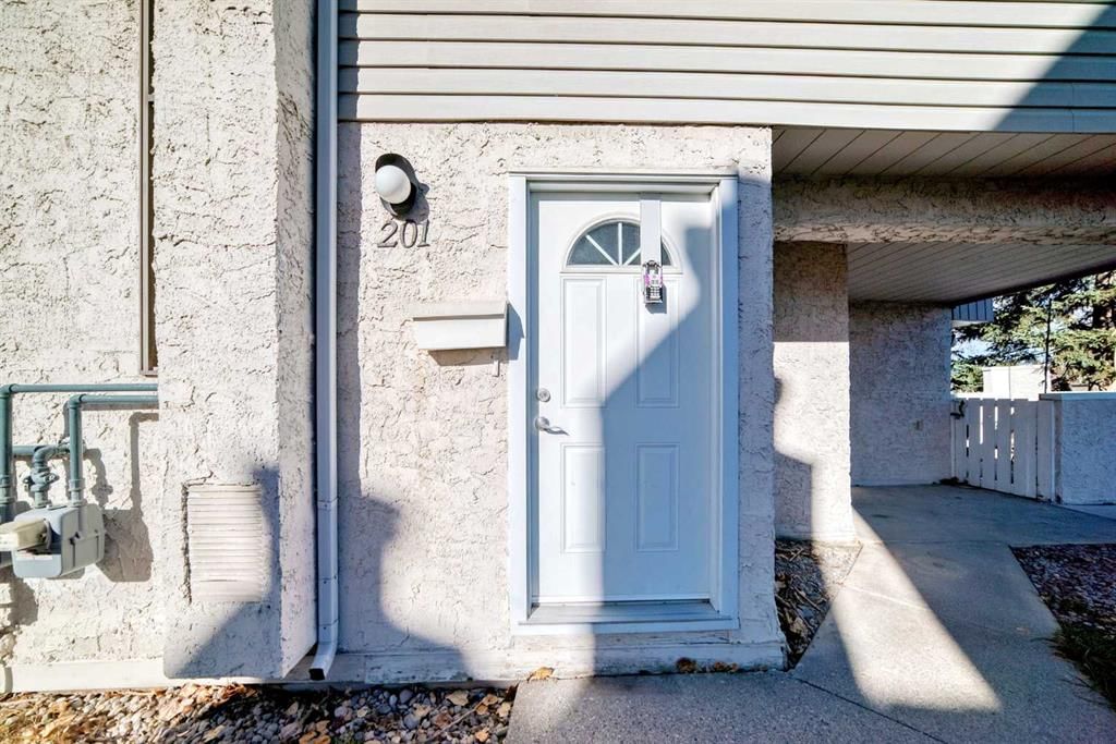 201, 3500 Varsity Drive NW, Calgary — photo 4 of 32