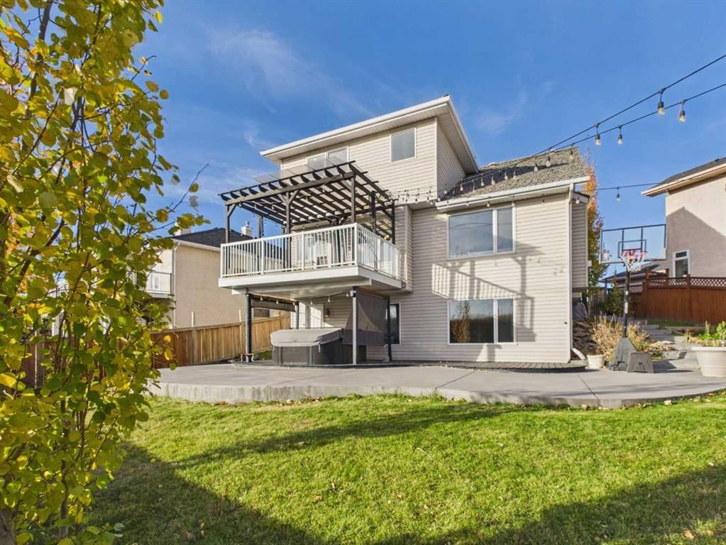 717 Sierra Madre Court SW, Calgary — photo 3 of 34