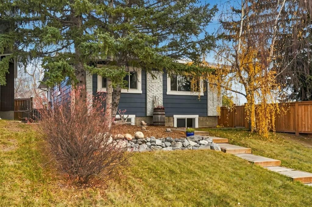 104 Cantree Place SW, Calgary — photo 2 of 50