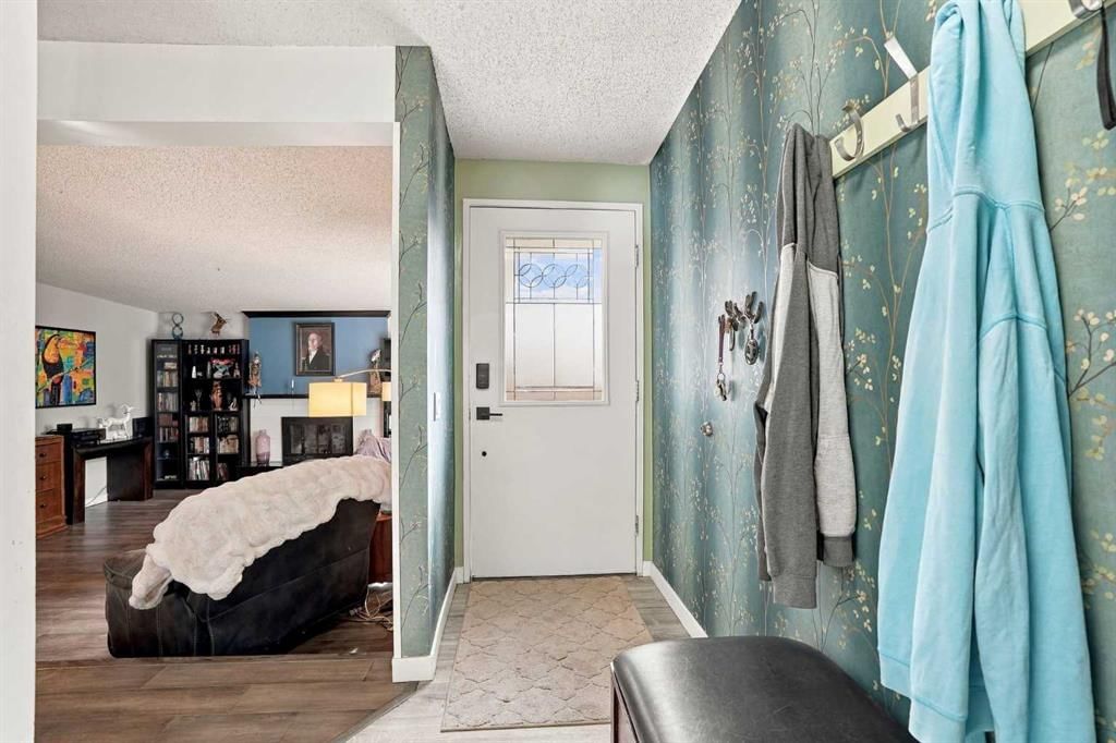 104 Cantree Place SW, Calgary — photo 3 of 50