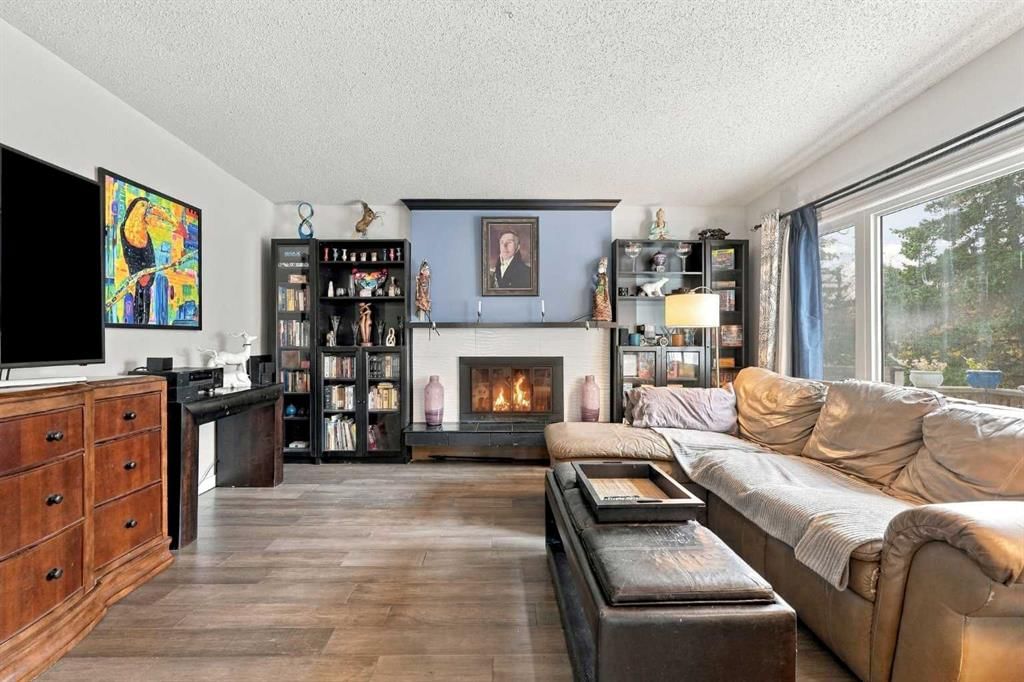 104 Cantree Place SW, Calgary — photo 5 of 50