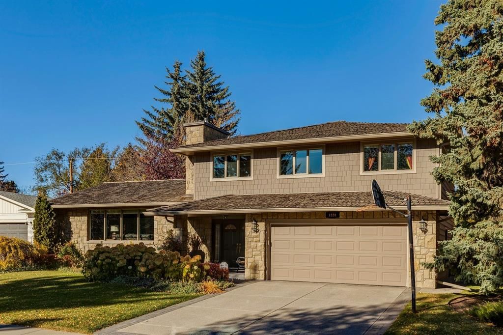 1228 Kerwood Crescent SW, Calgary — photo 2 of 44