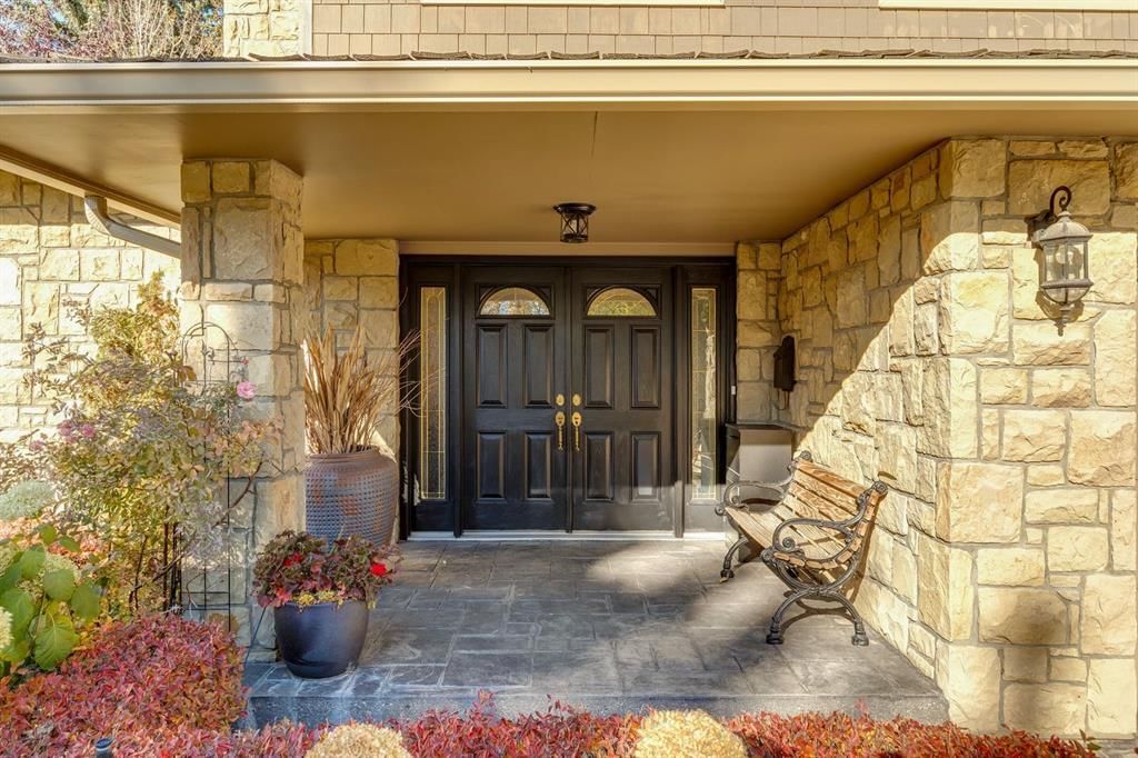 1228 Kerwood Crescent SW, Calgary — photo 3 of 44