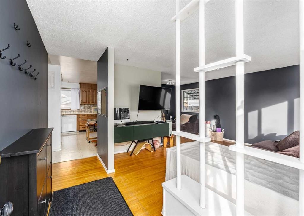 2120 Milne Drive NE, Calgary — photo 5 of 45