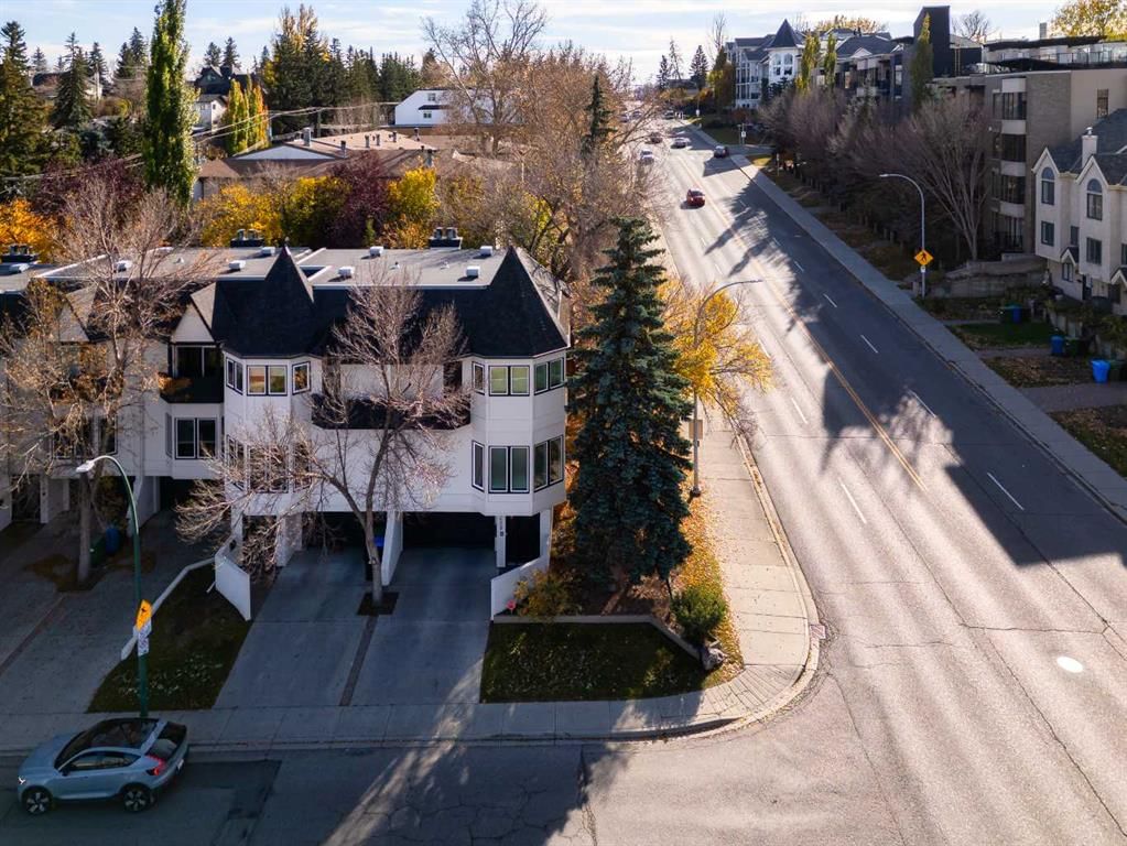 1425 Colborne Crescent SW, Calgary — photo 2 of 45