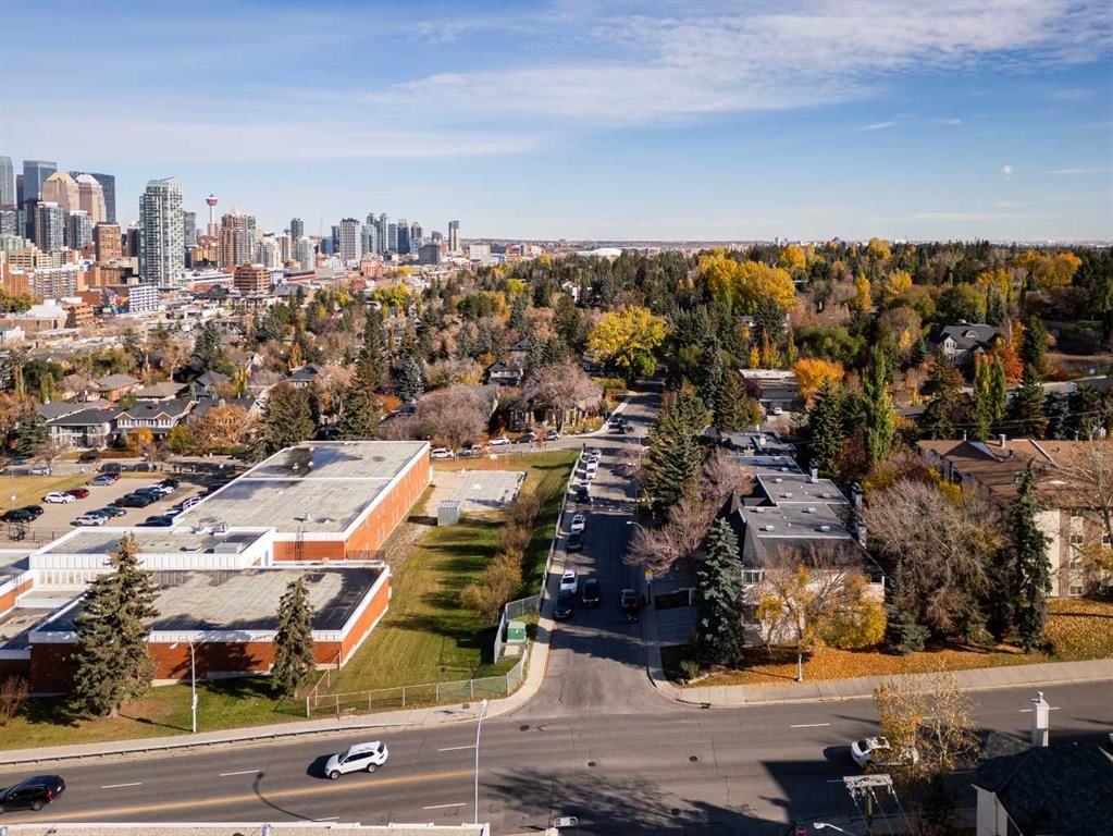 1425 Colborne Crescent SW, Calgary — photo 5 of 45