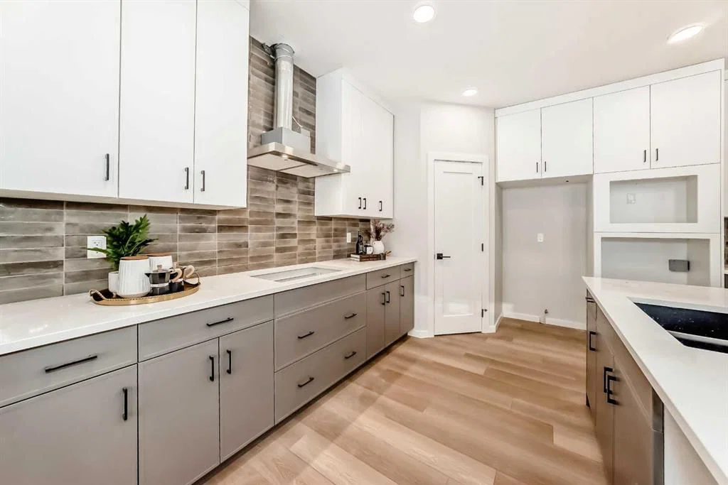 33 Rochester Crescent NW, Calgary — photo 5 of 43