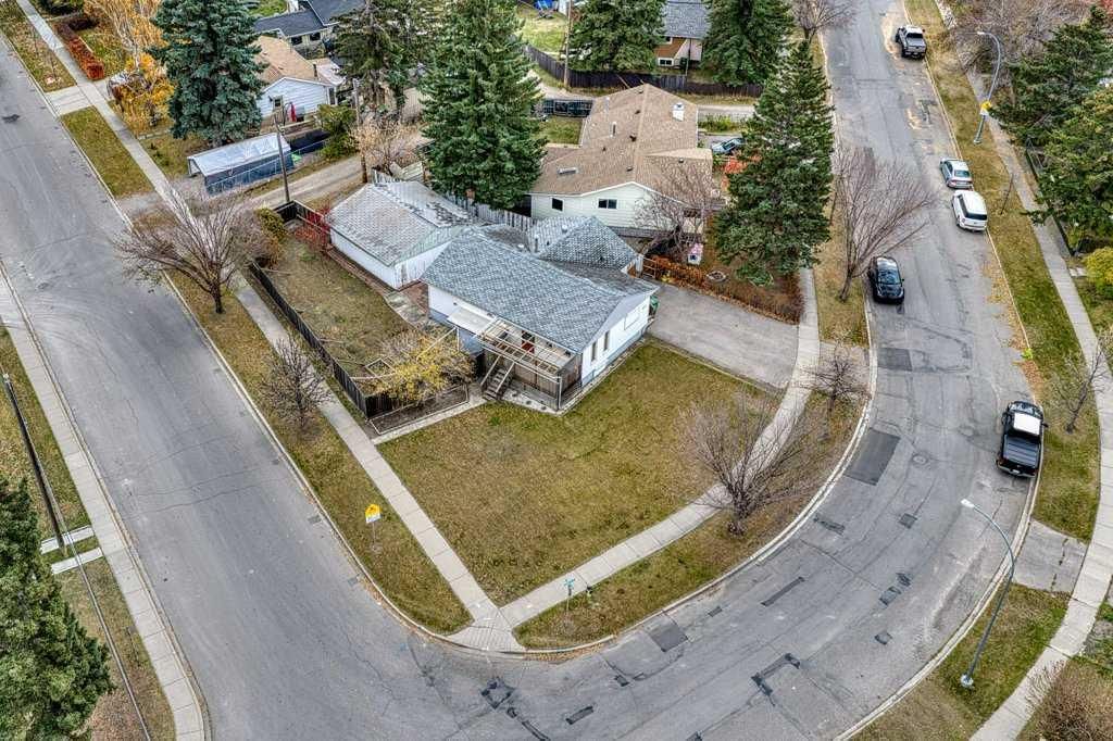 8528 Bowglen Road NW, Calgary — photo 3 of 30