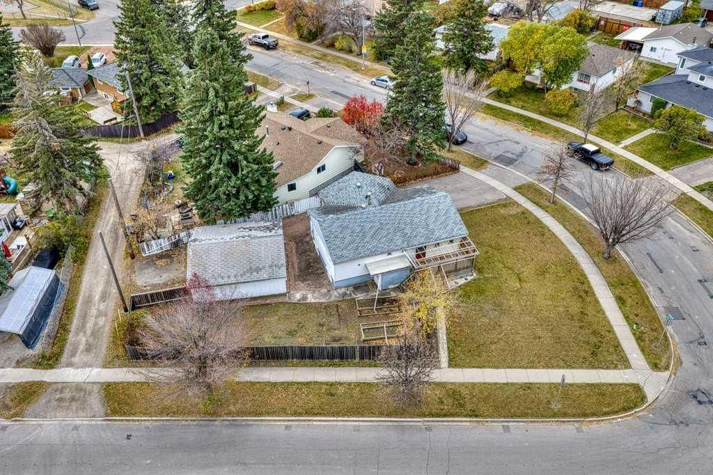 8528 Bowglen Road NW, Calgary — photo 4 of 30