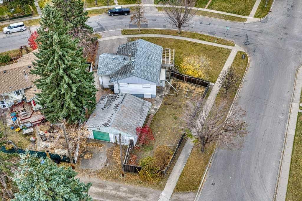 8528 Bowglen Road NW, Calgary — photo 5 of 30