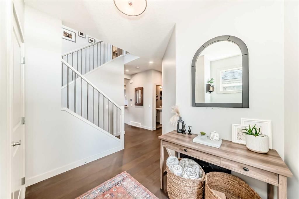 743 Shawnee Drive SW, Calgary — photo 5 of 50