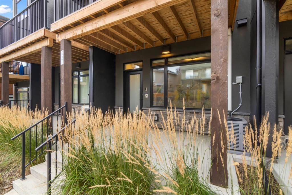 52 Royal Elm Green NW, Calgary — photo 3 of 36