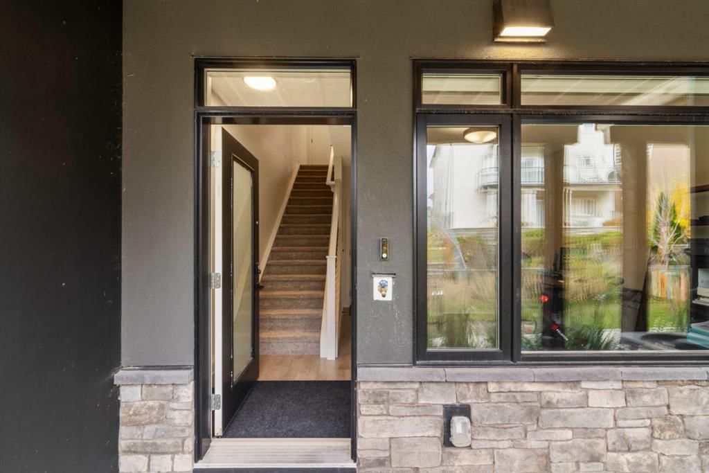 52 Royal Elm Green NW, Calgary — photo 4 of 36