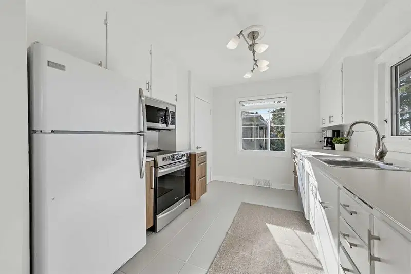 4119 2 Street NW, Calgary — photo 4 of 50