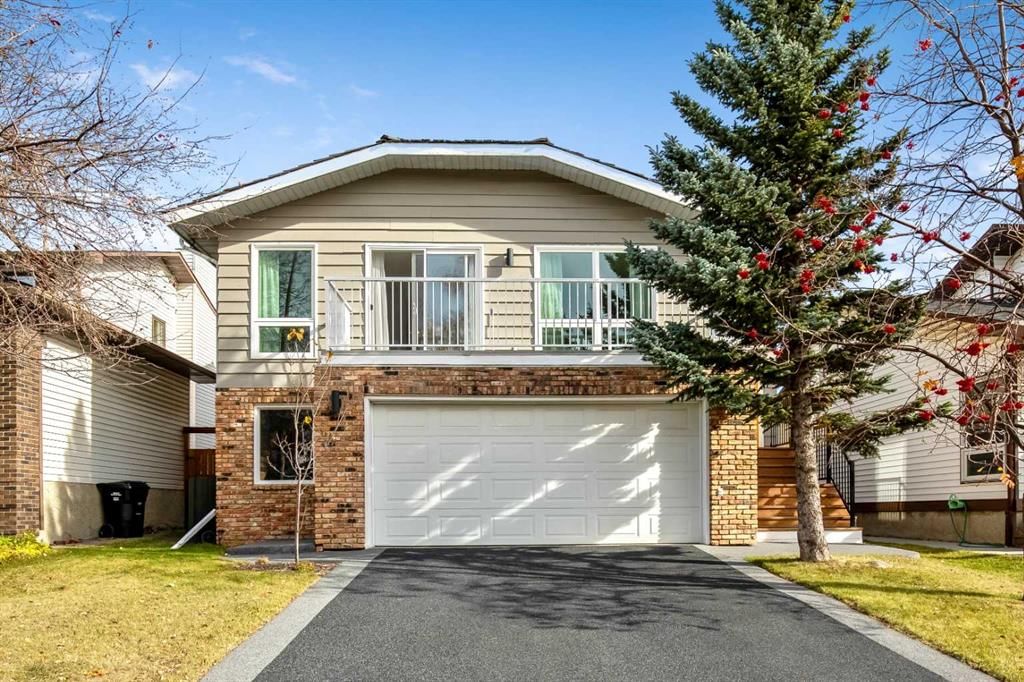 71 Strathclair Rise SW, Calgary — main listing photo