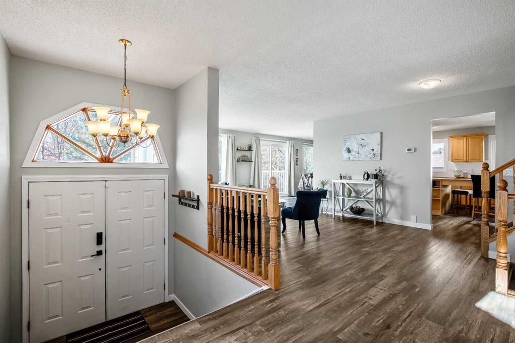 71 Strathclair Rise SW, Calgary — photo 2 of 38