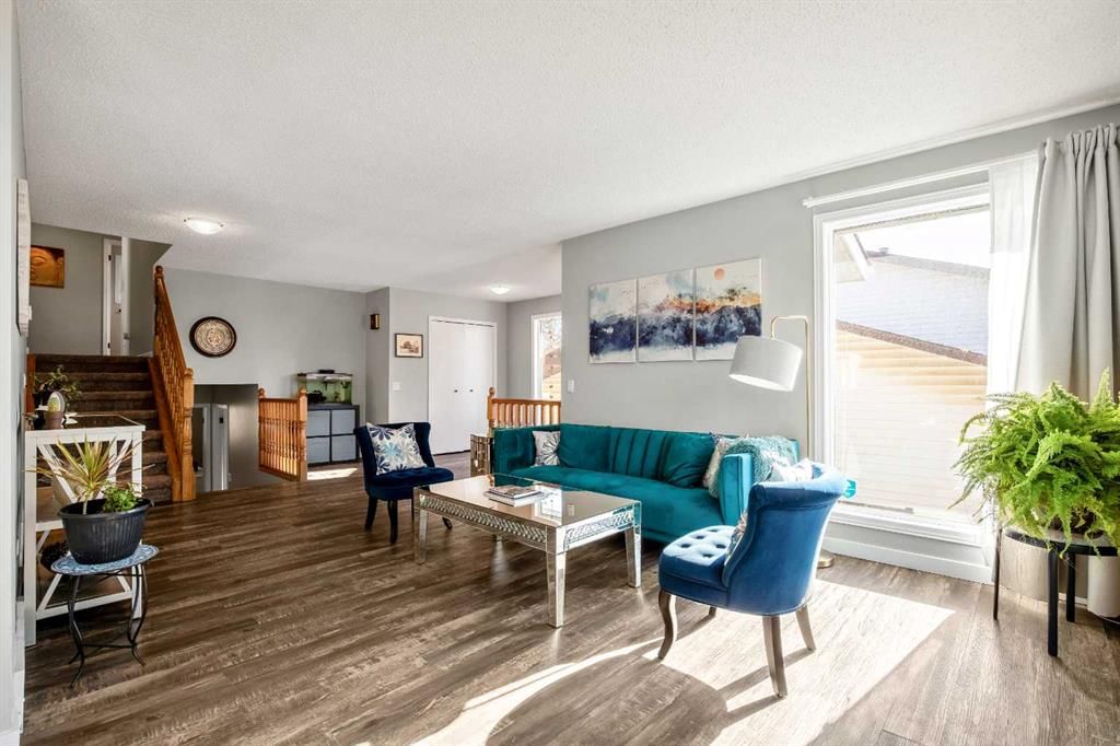 71 Strathclair Rise SW, Calgary — photo 5 of 38