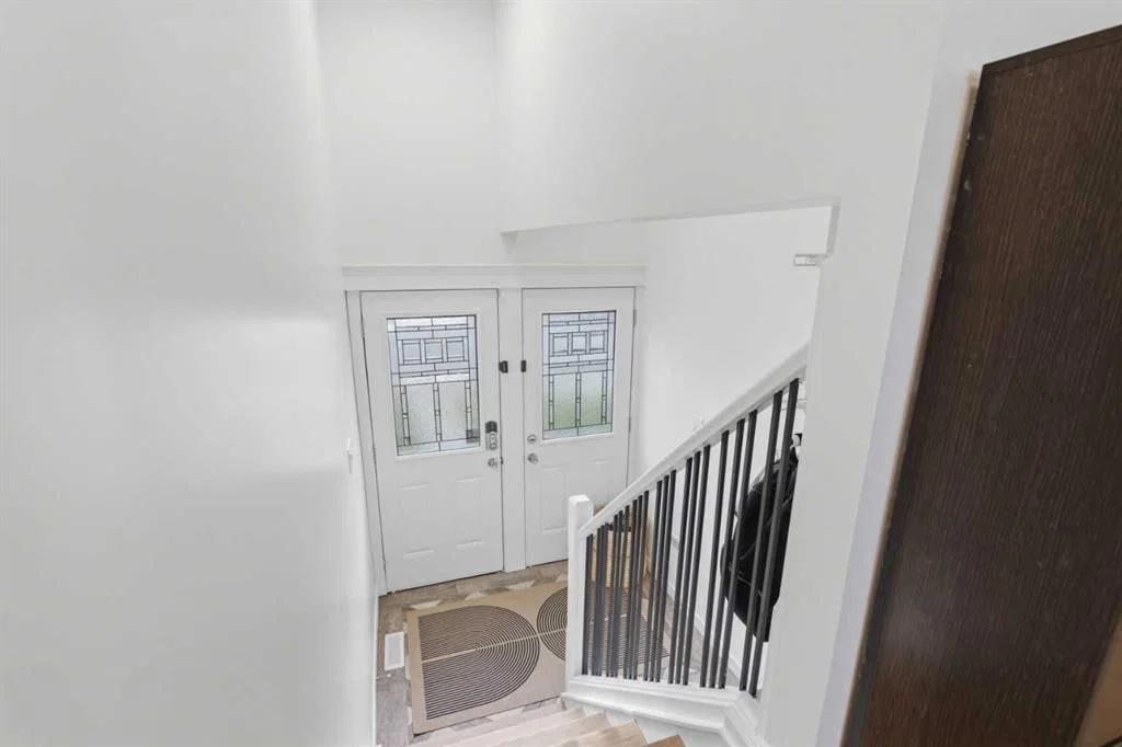 20 Maple Court Crescent SE, Calgary — photo 3 of 49