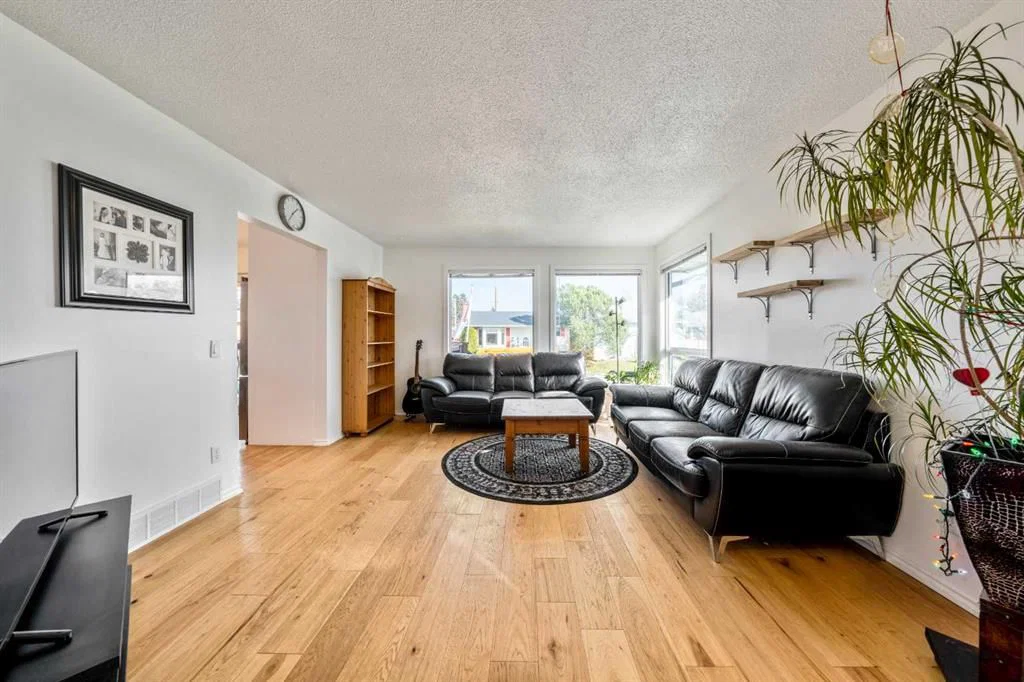 4055 Dovercroft Road SE, Calgary — photo 5 of 48