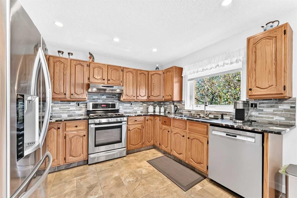 132 Millrise Drive SW, Calgary — photo 5 of 50
