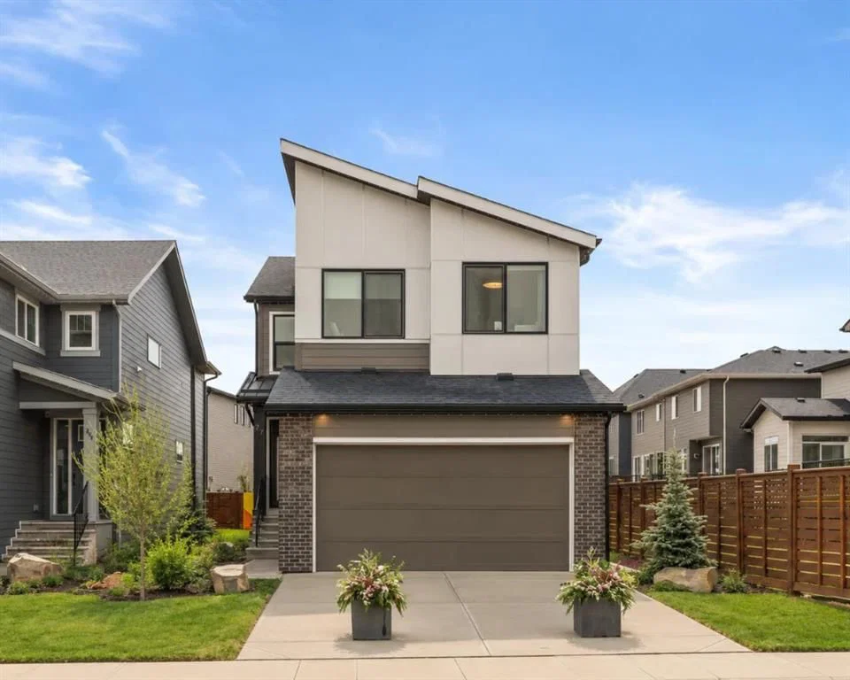 124 Starling Place NW, Calgary — main listing photo