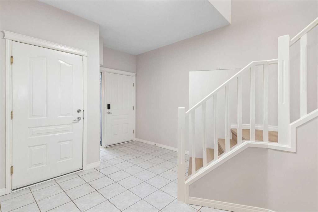84 Rocky Vista Terrace NW, Calgary — photo 5 of 41
