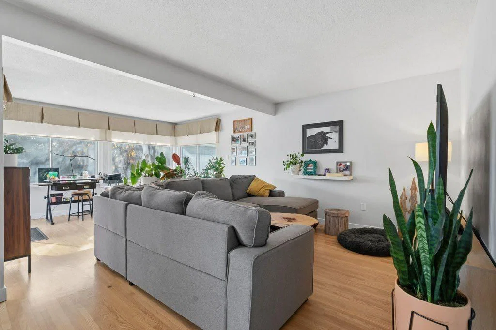 3239 Kenmare Crescent SW, Calgary — photo 4 of 47