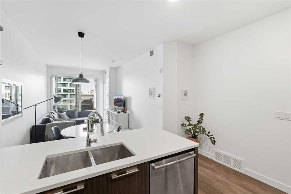 628, 88 9 Street NE, Calgary — photo 4 of 49