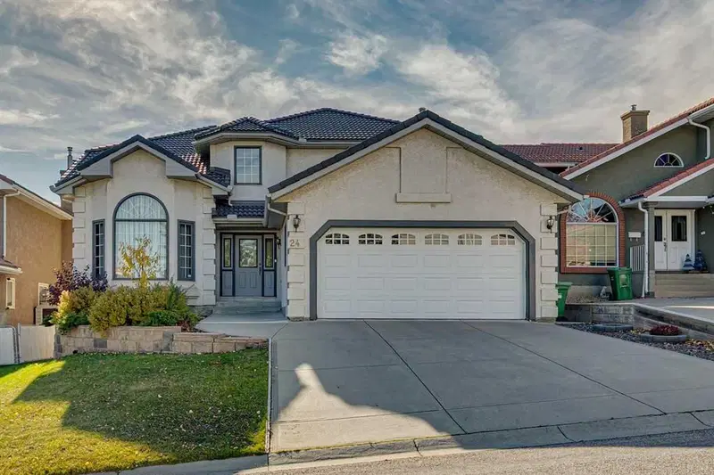 24 Signature Point SW, Calgary — detached for sale