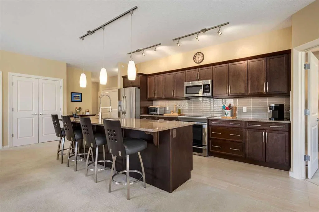 204, 103 Valley Ridge Manor NW, Calgary — photo 3 of 31