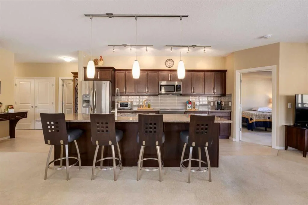 204, 103 Valley Ridge Manor NW, Calgary — photo 4 of 31